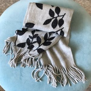 HP 🎉 Cozy Scarf 🧣